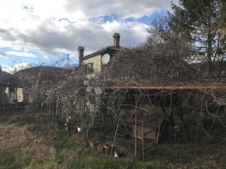 Kuća s velikom garažom Trinajstići