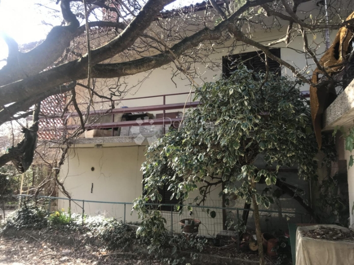 Kuća s velikom garažom Trinajstići