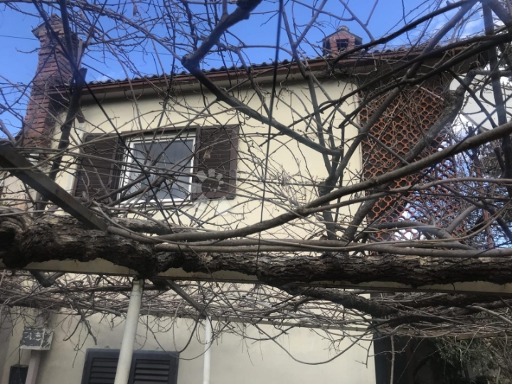 Kuća s velikom garažom Trinajstići