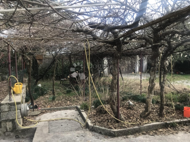 Kuća s velikom garažom Trinajstići