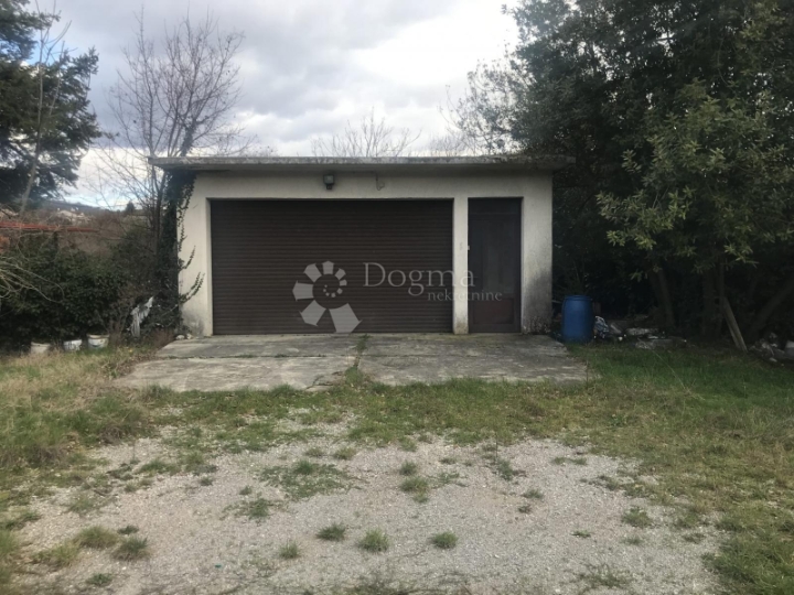 Kuća s velikom garažom Trinajstići