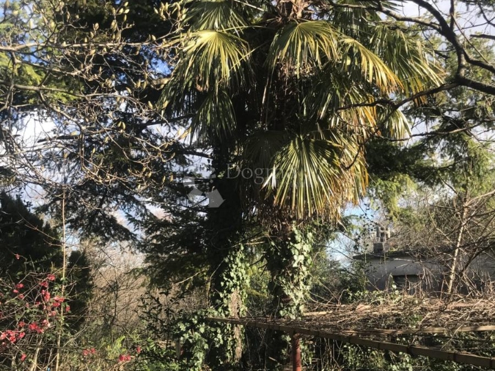 Kuća s velikom garažom Trinajstići