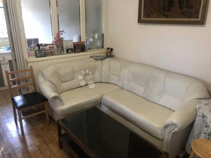 Kuća s velikom garažom Trinajstići