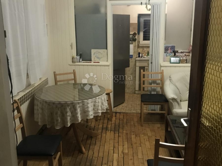 Kuća s velikom garažom Trinajstići