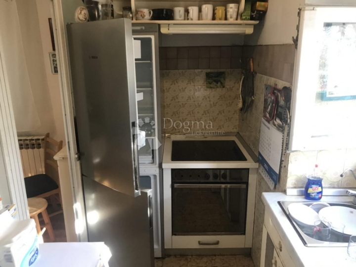 Kuća s velikom garažom Trinajstići