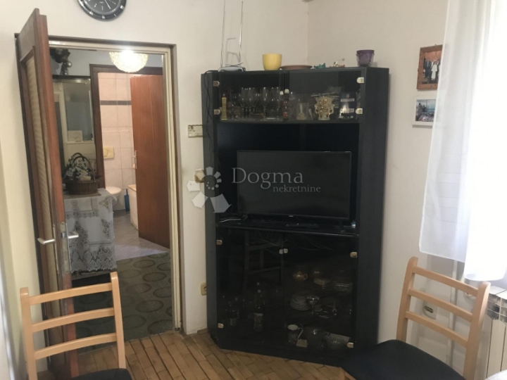 Kuća s velikom garažom Trinajstići