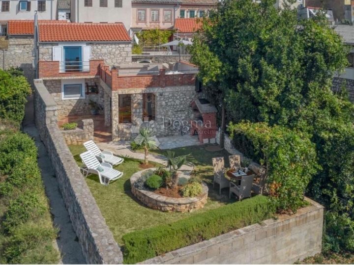 Crikvenica, autohtona kamena kuća s panoramskim pogledom