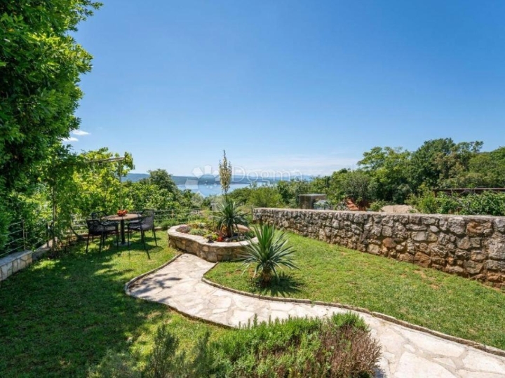 Crikvenica, autohtona kamena kuća s panoramskim pogledom