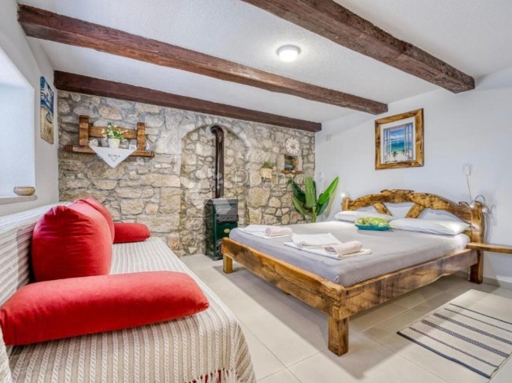 Crikvenica, autohtona kamena kuća s panoramskim pogledom