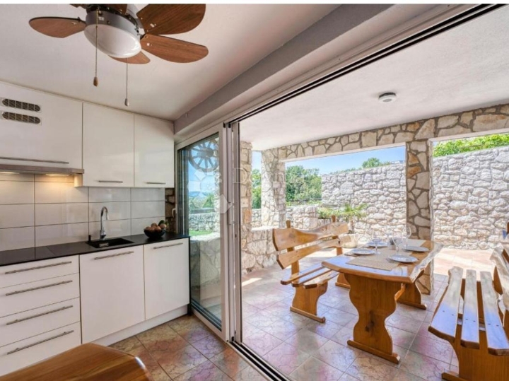 Crikvenica, autohtona kamena kuća s panoramskim pogledom