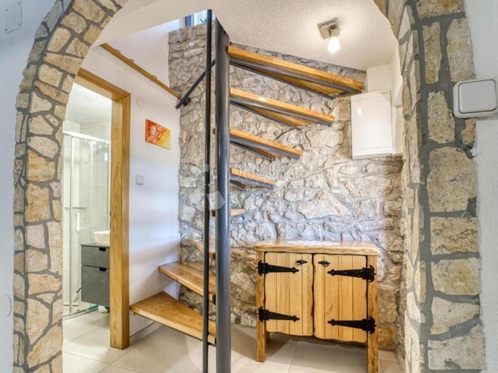 Crikvenica, autohtona kamena kuća s panoramskim pogledom