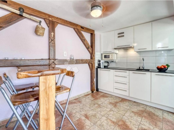 Crikvenica, autohtona kamena kuća s panoramskim pogledom