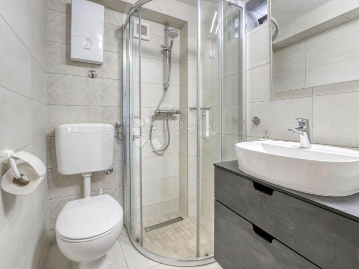 Crikvenica, autohtona kamena kuća s panoramskim pogledom