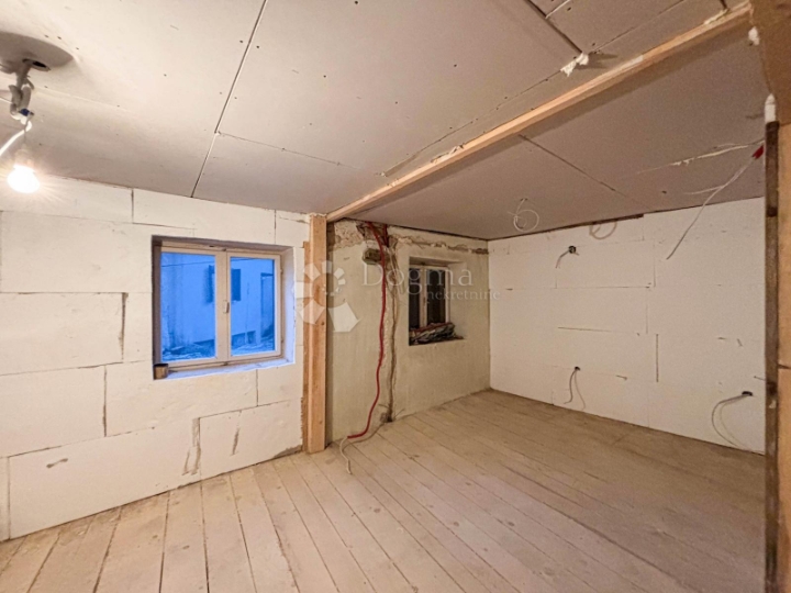 Pazin okolica - prekrasna starina za djelomičnu adaptaciju!