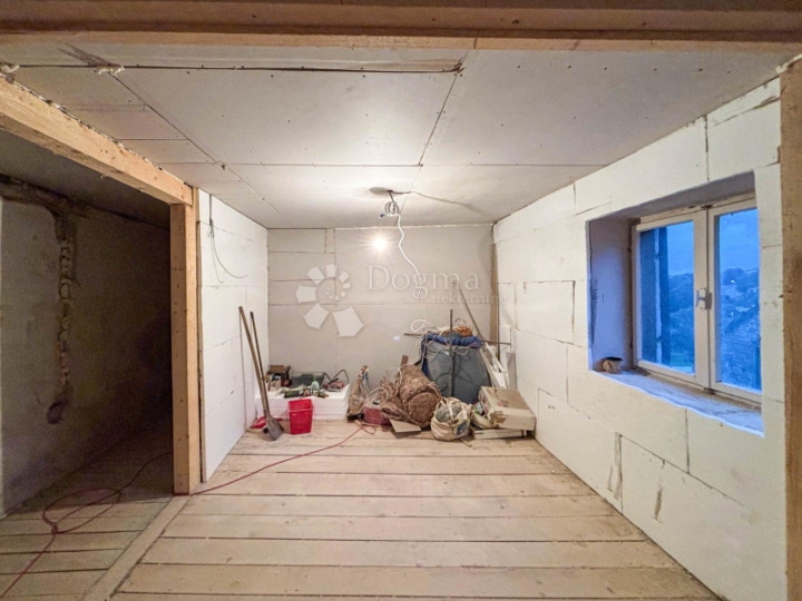 Pazin okolica - prekrasna starina za djelomičnu adaptaciju!