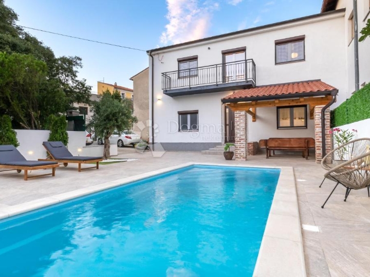 Top ponuda – kuća s bazenom, Novi Vinodolski