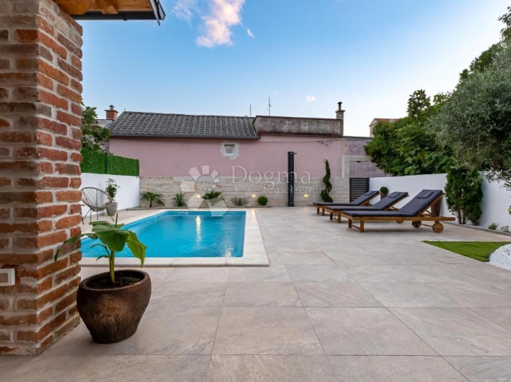 Top ponuda – kuća s bazenom, Novi Vinodolski