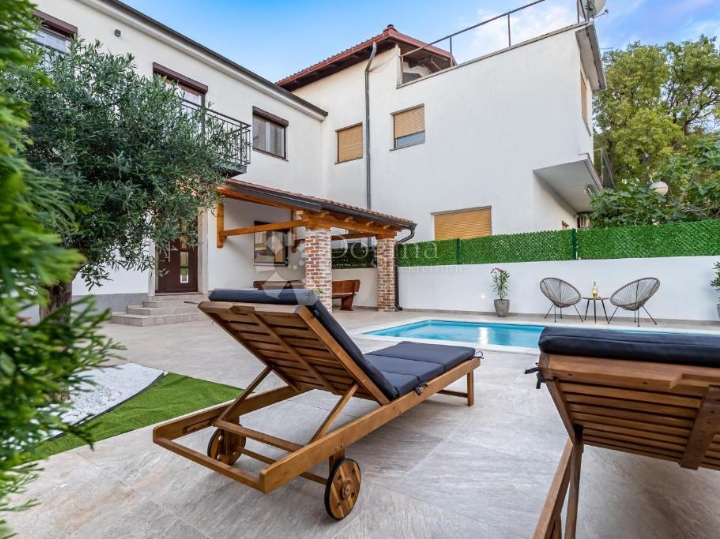 Top ponuda – kuća s bazenom, Novi Vinodolski