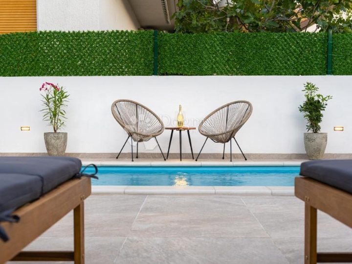 Top ponuda – kuća s bazenom, Novi Vinodolski