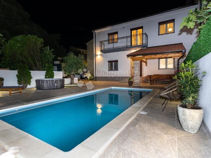 Top ponuda – kuća s bazenom, Novi Vinodolski