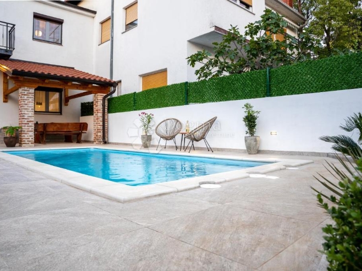 Top ponuda – kuća s bazenom, Novi Vinodolski