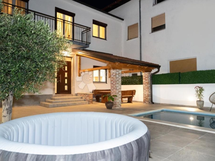 Top ponuda – kuća s bazenom, Novi Vinodolski