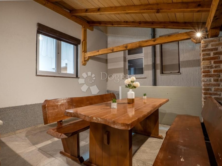 Top ponuda – kuća s bazenom, Novi Vinodolski