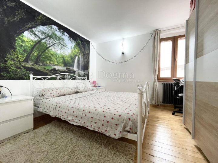 Vrhunski uređen stan s dvorištem na top lokaciji