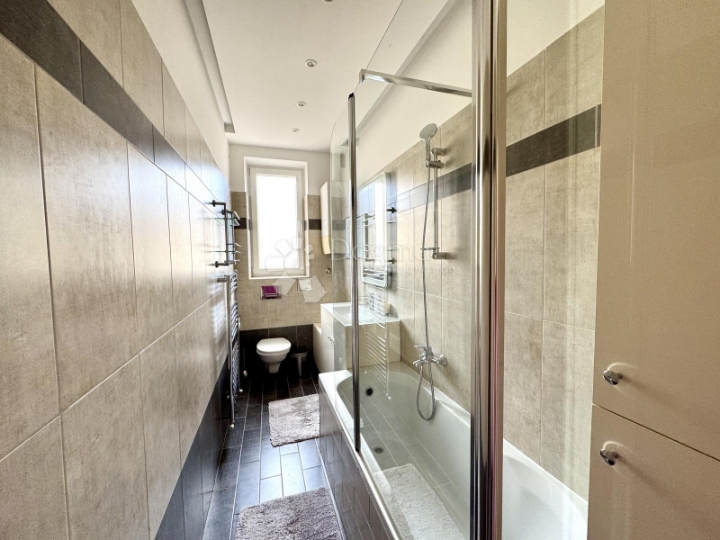 Elegantni stan u srcu Rijeke – pogled koji oduzima dah