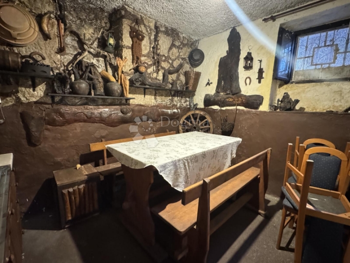 Kuća s pogledom na more u mirnom zaleđu Crikvenice