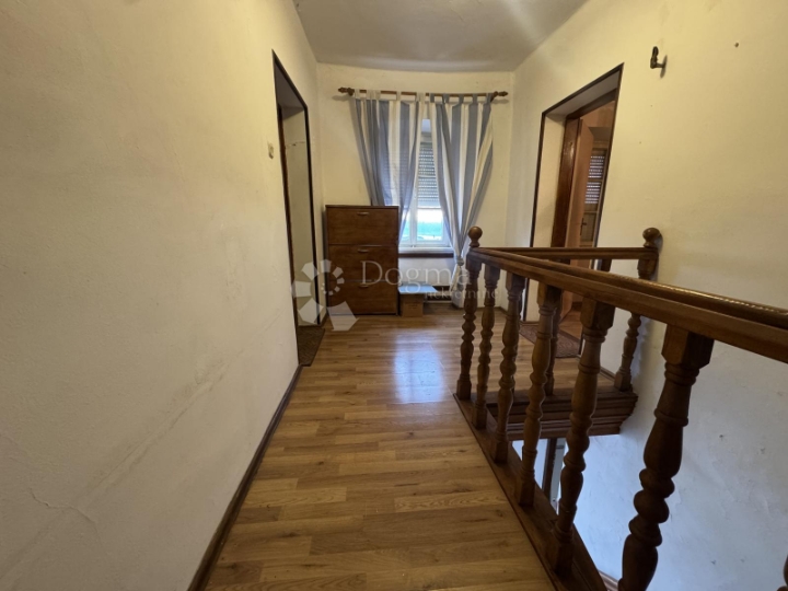 Kuća s pogledom na more u mirnom zaleđu Crikvenice