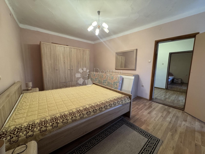 Kuća s pogledom na more u mirnom zaleđu Crikvenice