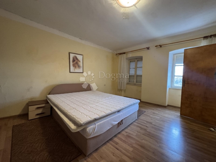 Kuća s pogledom na more u mirnom zaleđu Crikvenice