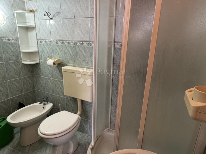 Kuća s pogledom na more u mirnom zaleđu Crikvenice