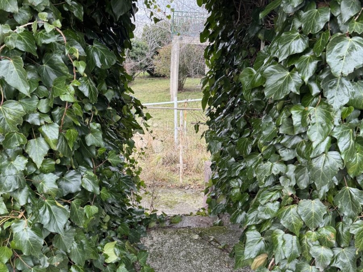 Kuća s pogledom na more u mirnom zaleđu Crikvenice