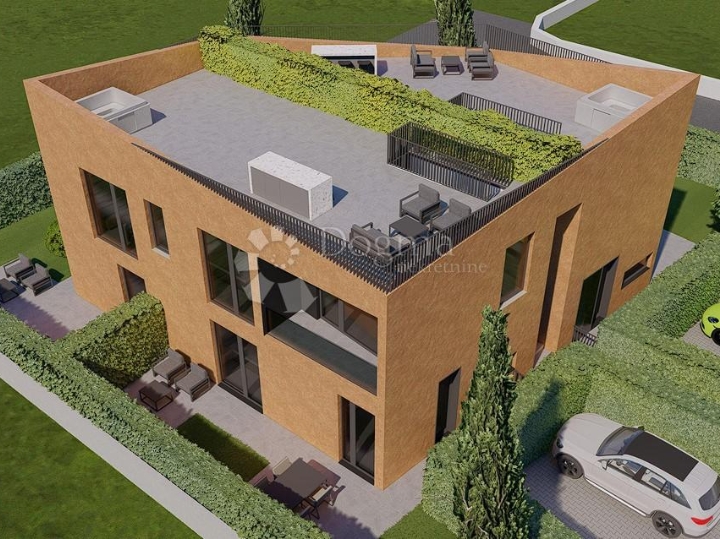 Poreč, 1S stan u prizemlju s dvorištem 4 km do mora