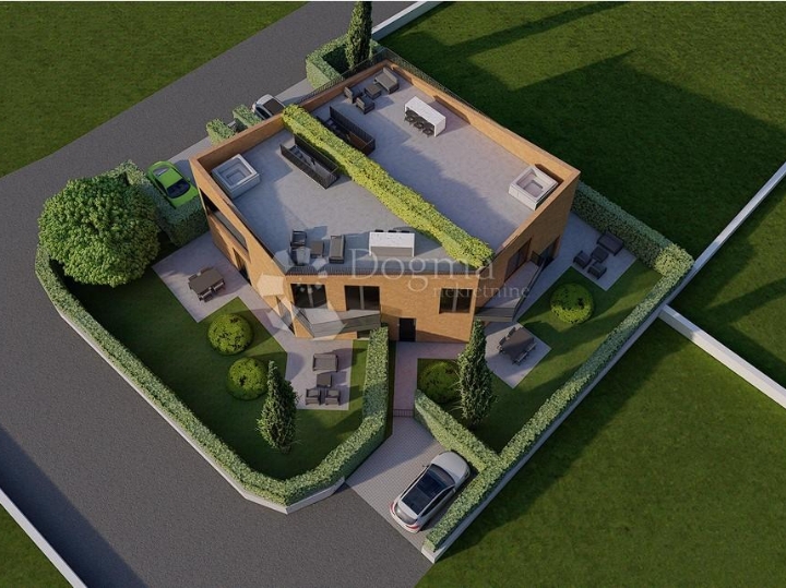 Poreč, 1S stan u prizemlju s dvorištem 4 km do mora