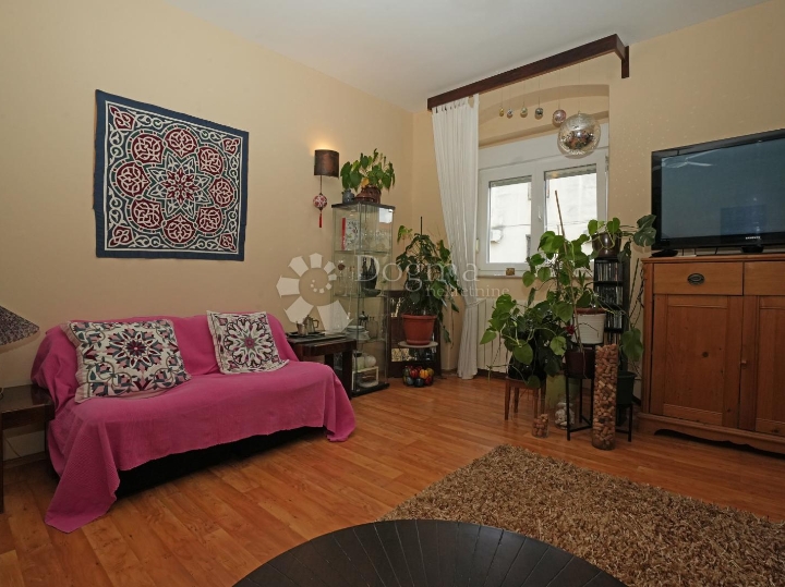 Top cijena! 2.779€ m2 - divan stan u centru Pule!