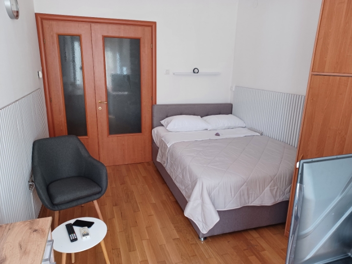 1S kl. stan, Pećine