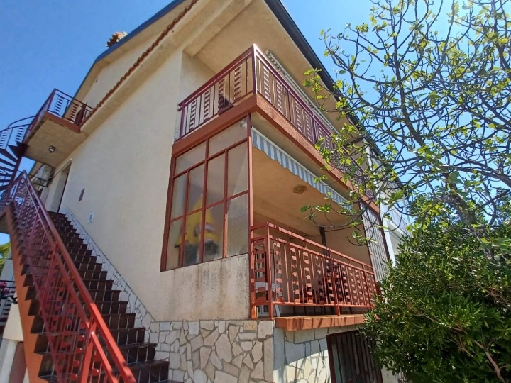 Dugoročni najam stana, Jadranovo