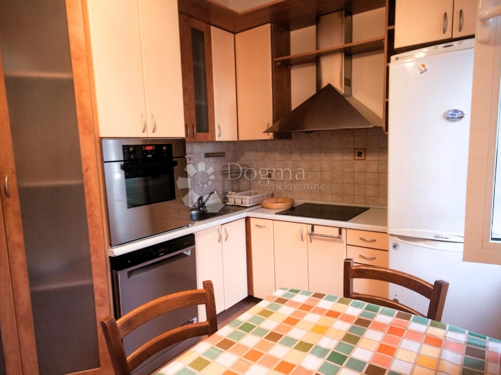 Stan s balkonom i pogledom na more – Belveder