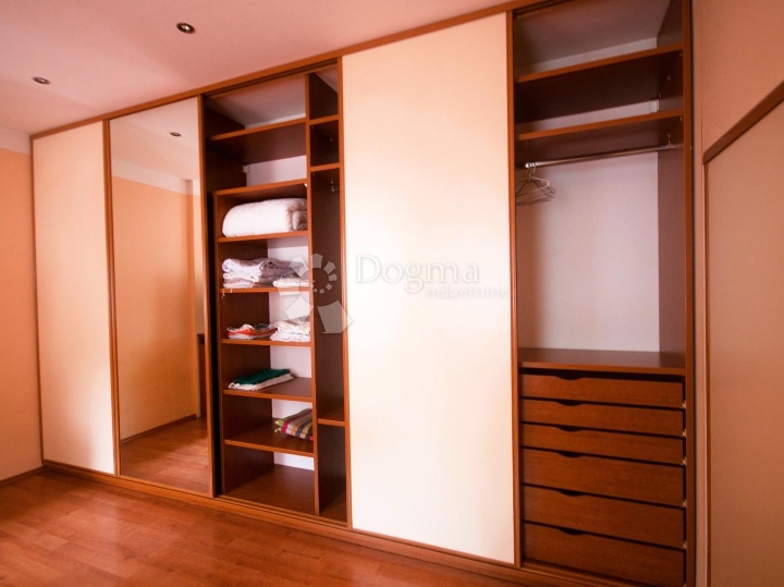 Stan s balkonom i pogledom na more – Belveder