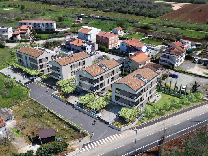 Luksuzna novogradnja - penthouse u zatvorenom kompleksu