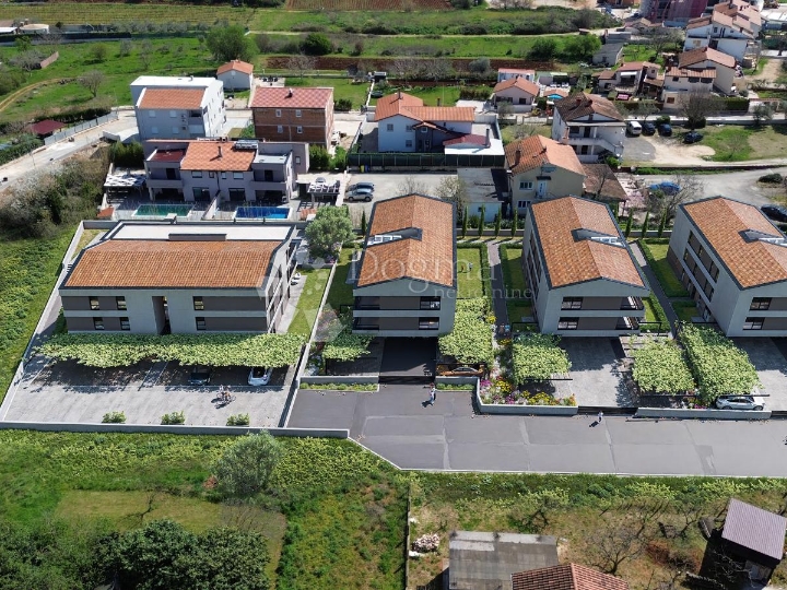 Odličan dvosobni stan u zatvorenom kompleksu s bazenom