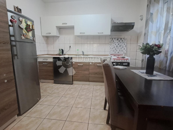 Kukuljanovo, etaža s terasom i vrtom, 3S+DB