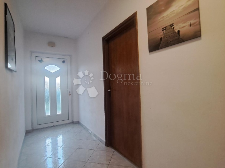 Kukuljanovo, etaža s terasom i vrtom, 3S+DB