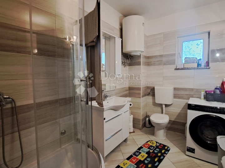 Rijeka, Kukuljanovo, etaža s terasom i vrtom, 3S+DB