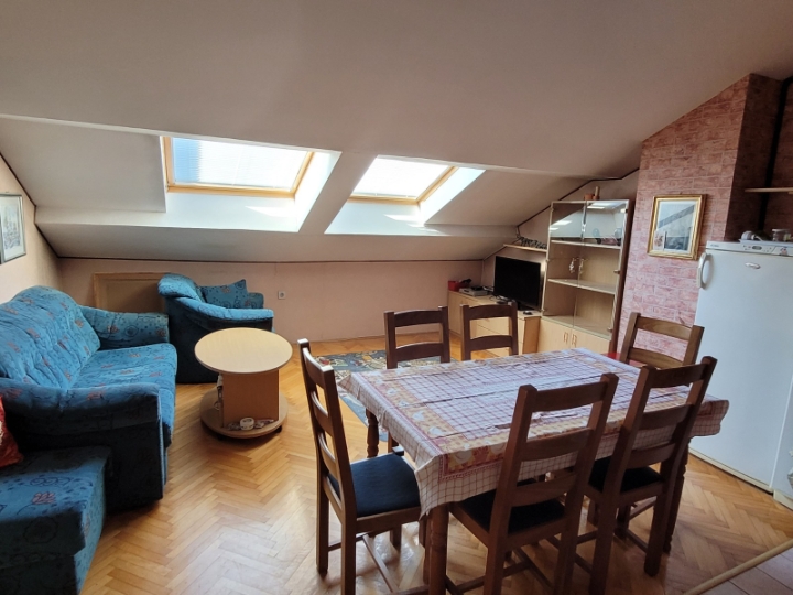 Škurinje - klasični trosobni - 53 m2