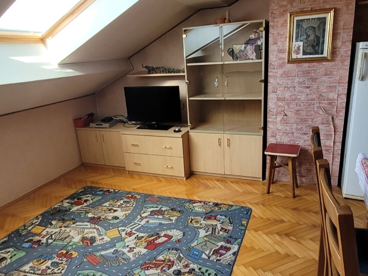 Škurinje - klasični trosobni - 53 m2