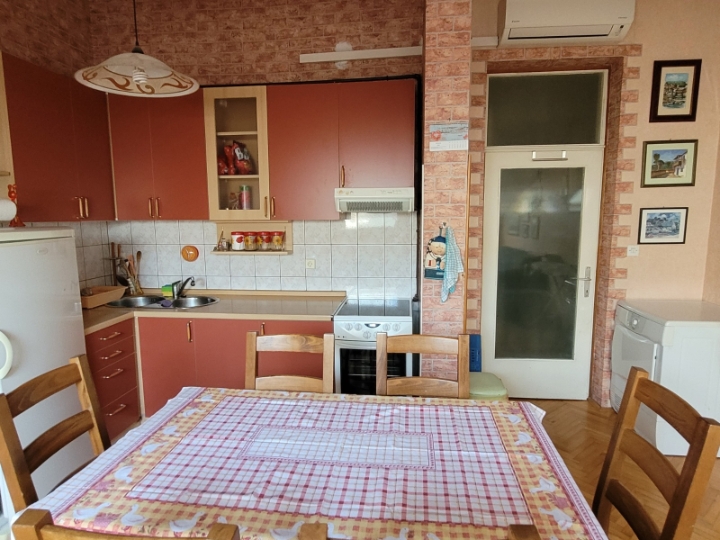 Škurinje - klasični trosobni - 53 m2